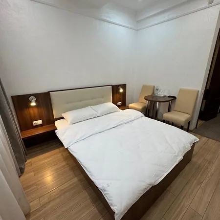 три корони إلفيف