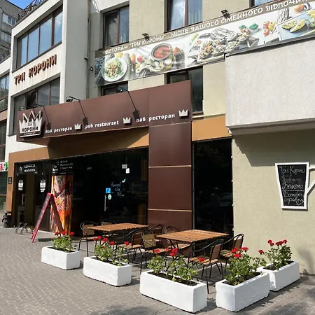 три корони إلفيف