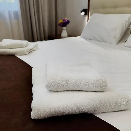 три корони إلفيف