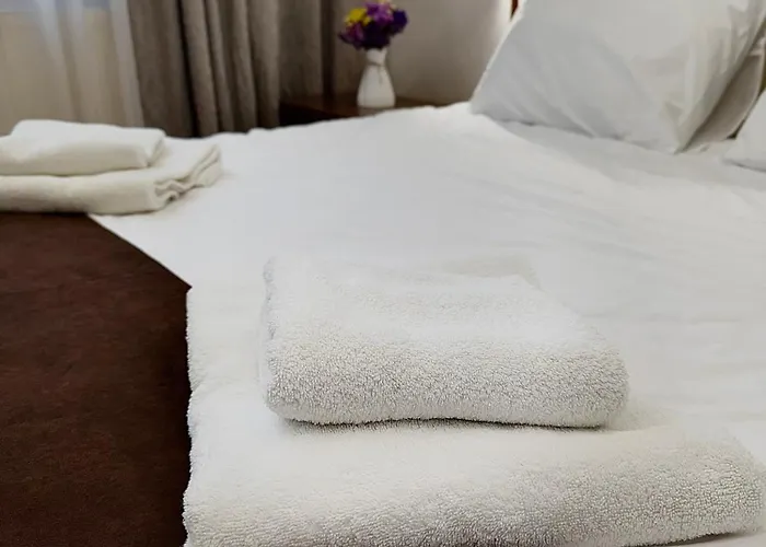 три корони إلفيف